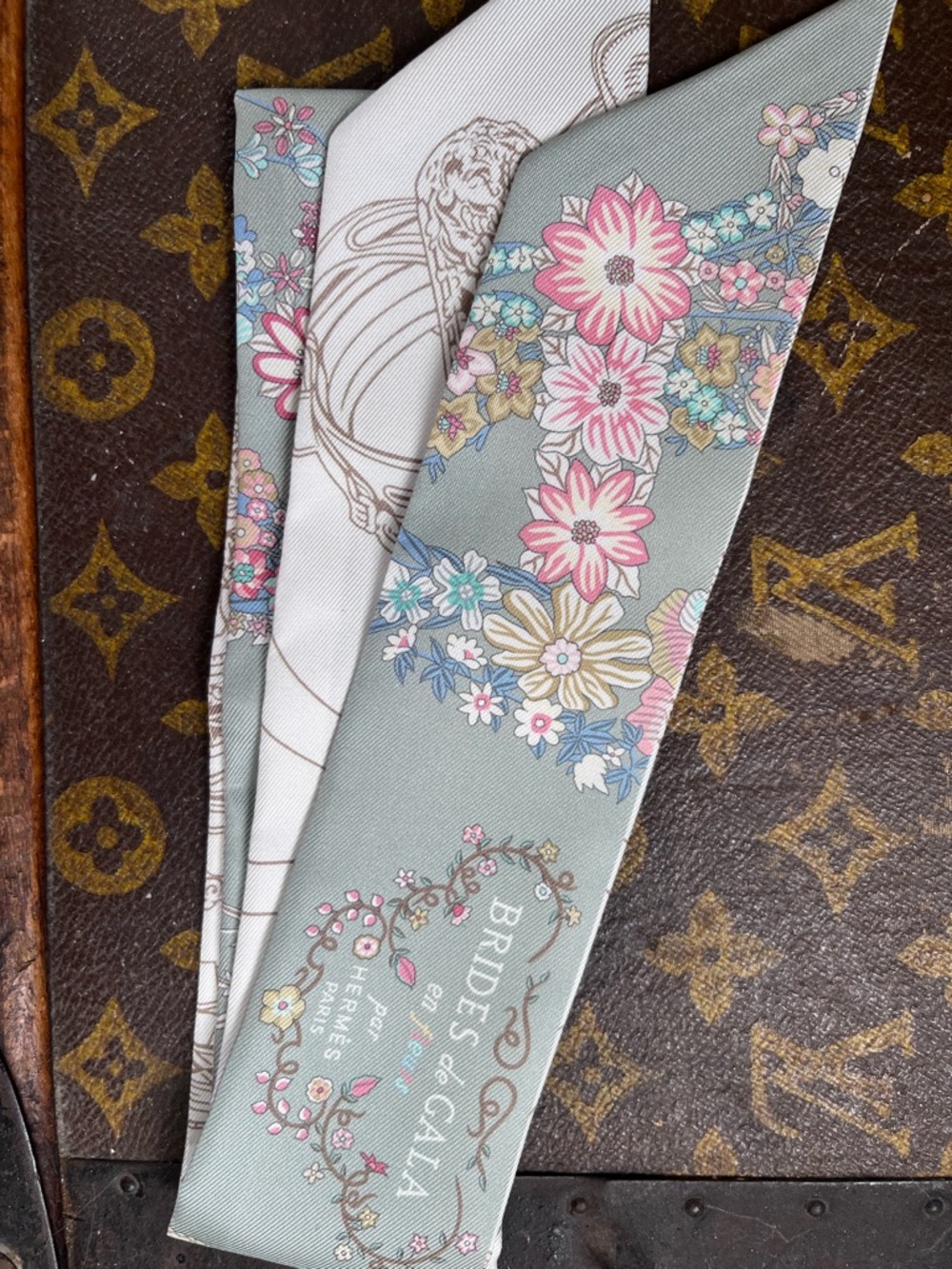 HERMES Twilly BRIDES DE GALA EN FLEURS Khaki/White/Multicolor Women scarf - Picture 2 of 3
